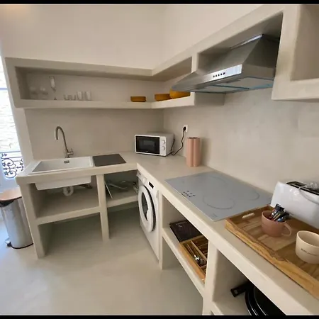Paros Salon Et Апартаменты Ним