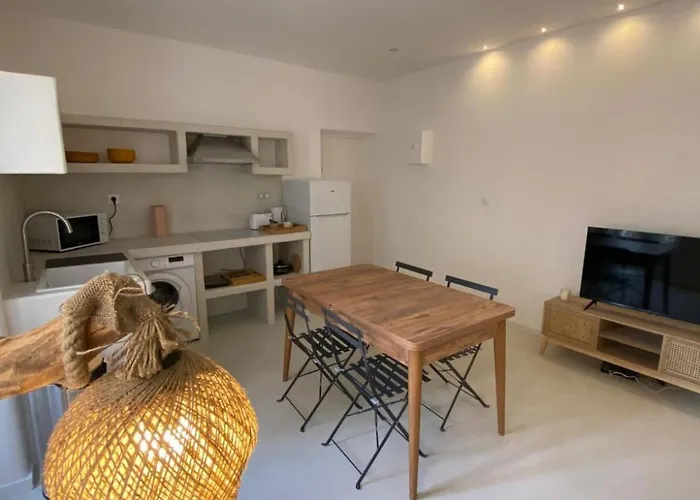 Paros Salon Et * Nîmes